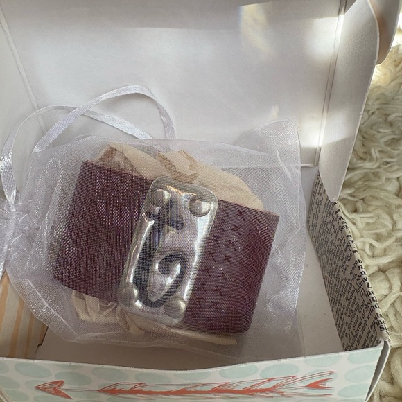 New In Box Plunder Design Nona Personalized With The Initial “T” Cuff Bracelet - Picture 5 of 5